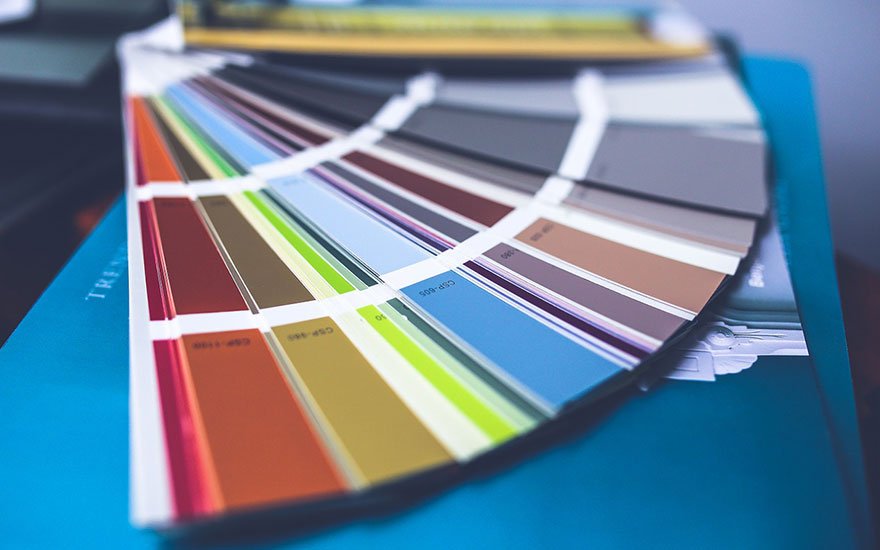 mur à peindre en couleur dans la chambre