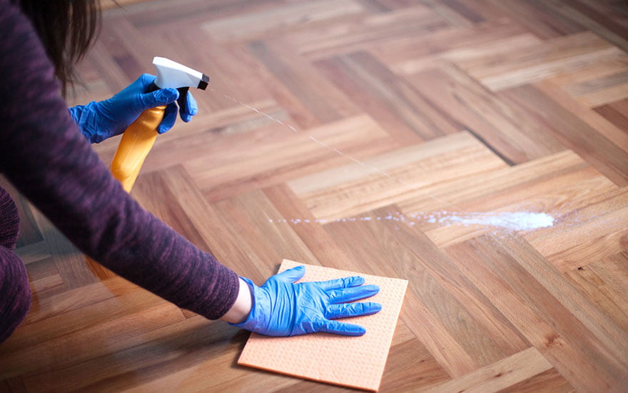 Astuce : Estomper les rayures sur un parquet