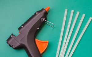 comment utiliser un pistolet à colle