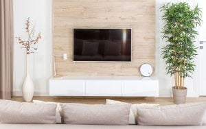 cacher une tv dans la décoration