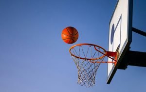 terrain de basket dans le jardin