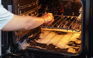 nettoyer grille four astuces
