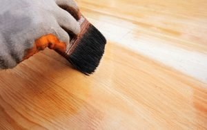 appliquer une peinture laquée