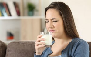 que faire avec du lait périmé