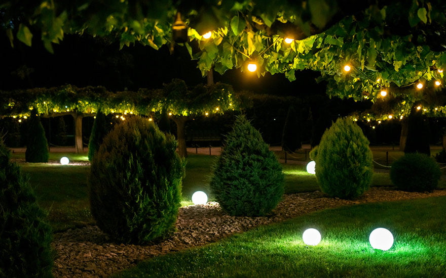 aménagement jardin avec éclairage solaire