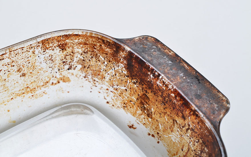 astucs pour nettoyer un plat en pyrex