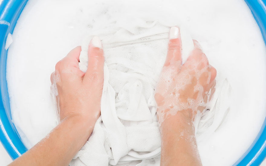 enlever une tache d'eau de javel sur un vetement